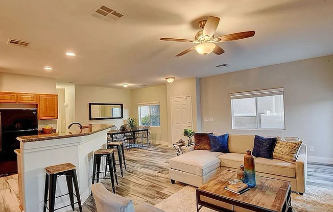 6661 N LOOKOUT LDG LN