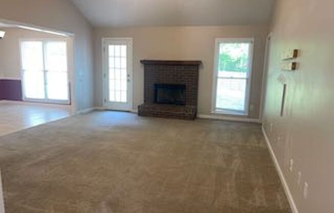 North Columbus 3 Bedroom w/2 car garage