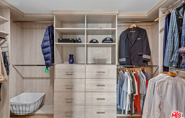 1 bed, 1 bath, 811 sqft, $4,395, Unit 1426