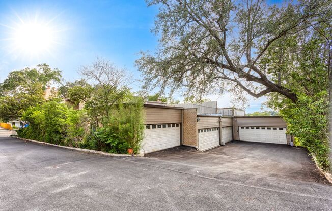 ALAMO HEIGHTS  |  TOWNHOME  |  REMODELED  |  HUGE TERRACE
