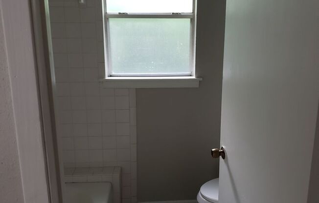 Studio, 1 bath, $950, Unit 332 -Unit 2