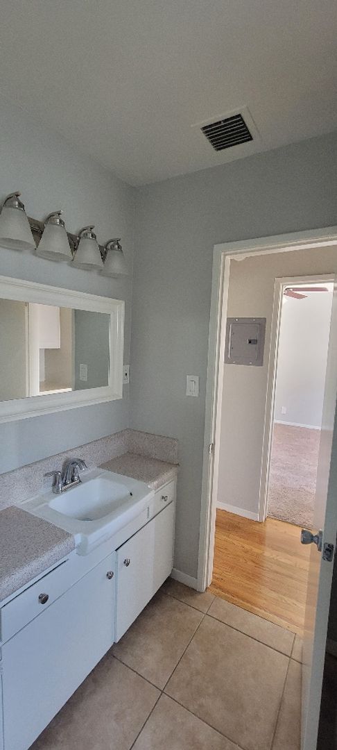 1 bed, 1 bath, 700 sqft, $2,025, Unit 10