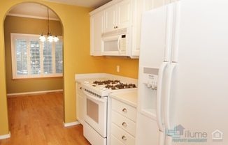 3 Level Townhome near OHSU and PSU-Attached Garage with 2 Parking Spaces!