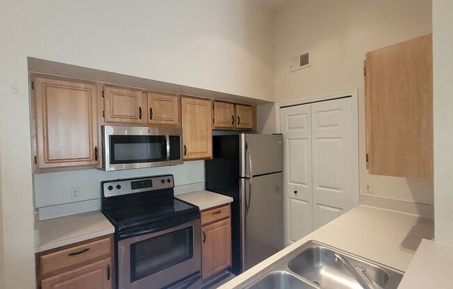 2 beds, 2 baths, $1,700