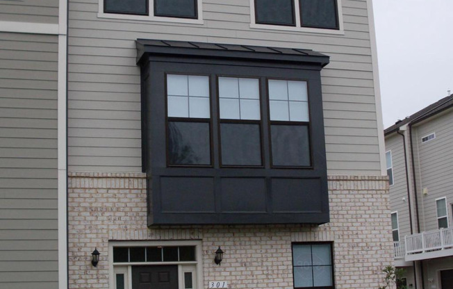 Downtown expansive luxury 3 level Townhome