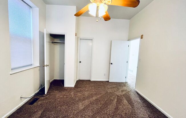 2 beds, 1 bath, 1,100 sqft, $850