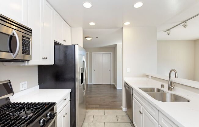 2 beds, 2 baths, 920 sqft, $3,095, Unit 303