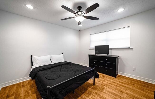 Newly Renovated 4-bedroom Home Inside the Loop