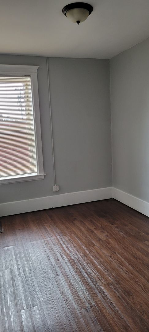 2 beds, 1 bath, 778 sqft, $1,595, Unit 16