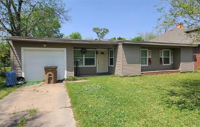 2421 PECAN ST