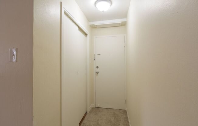 1 bed, 1 bath, 610 sqft, $940, Unit D01