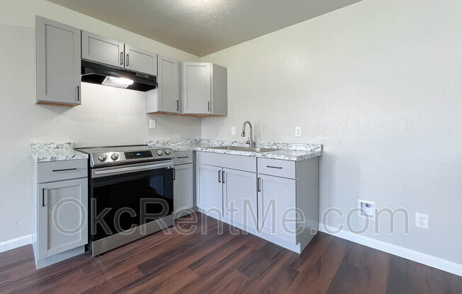 6703 NW 25