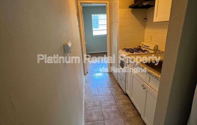 1 bed, 1 bath, 550 sqft, $1,000, Unit 6