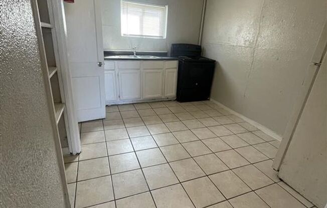 Studio, 1 bath, $699, Unit 5
