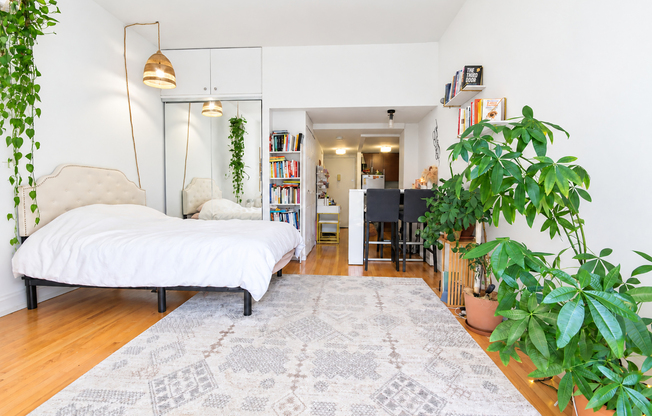 Studio, 1 bath, $4,950, Unit 4B