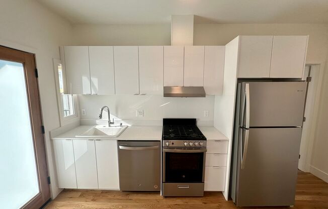 1 bed, 1 bath, 350 sqft, $1,750