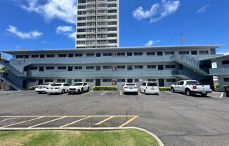 Recently updated 1 bed, 1 bath, 1 parking unit conveniently located in Moiliili