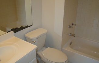 2 beds, 2 baths, $1,950, Unit 302