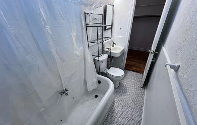 Studio, 1 bath, 400 sqft, $865, Unit 304