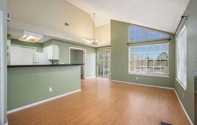 Great 2 Bedroom 1 Bathroom in Aurora!