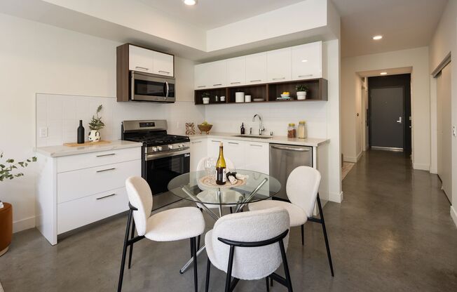 Studio, 1 bath, 646 sqft, $2,850, Unit 213