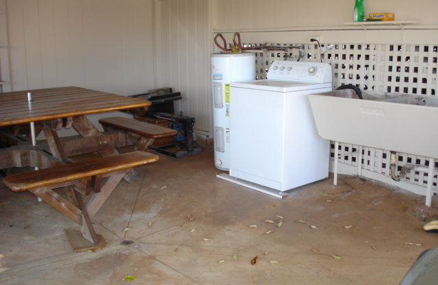 Charming 3 bedroom, 1 bath house with garage in Kaimuki!