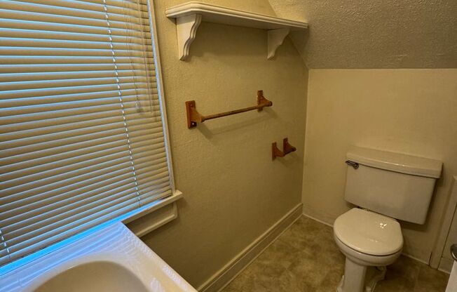 1 bed, 1 bath, $1,095, Unit UNIT B