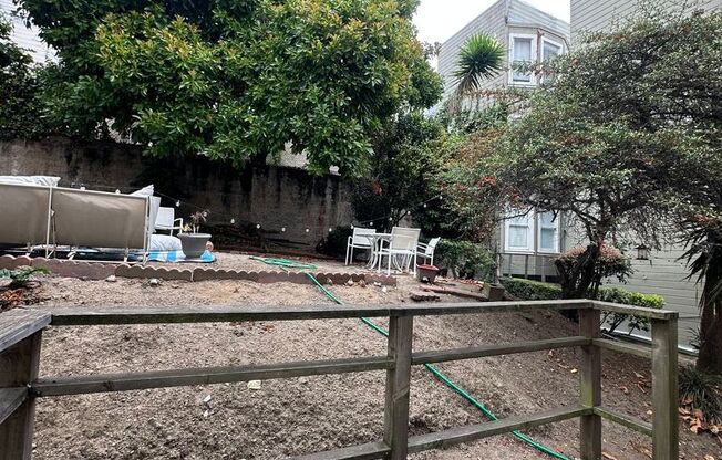 1230 Hyde Street (744r)