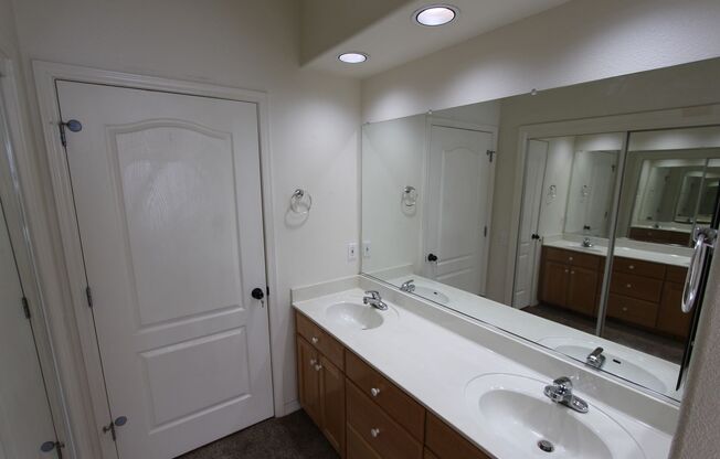 3 beds, 2 baths, $2,300, Unit UNIT 130