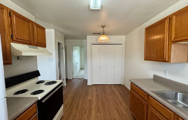 2 beds, 1 bath, $650