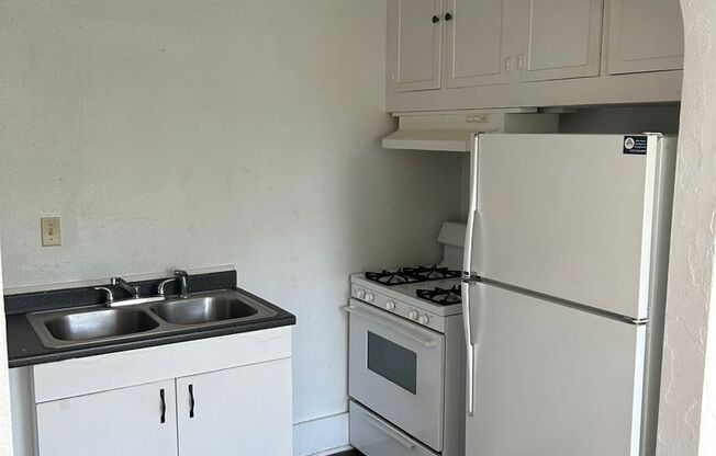 1 bed, 1 bath, 600 sqft, $1,350