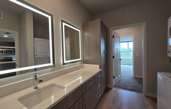 1 bed, 1 bath, 925 sqft, $2,060, Unit 8421-239