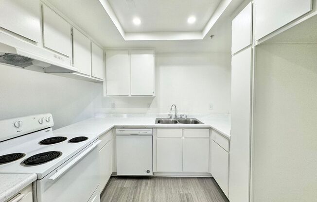 1 bed, 1 bath, 749 sqft, $2,050, Unit 17