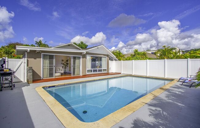 2bd/2ba Home w/Private Pool, Upscale decor, & Near Kahala Beach. Kahala Cottage
