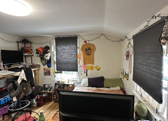 8 NEWTON ST