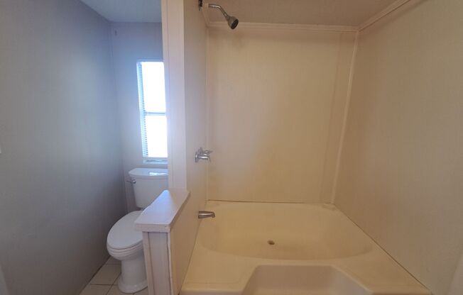 3 beds, 2 baths, $1,225