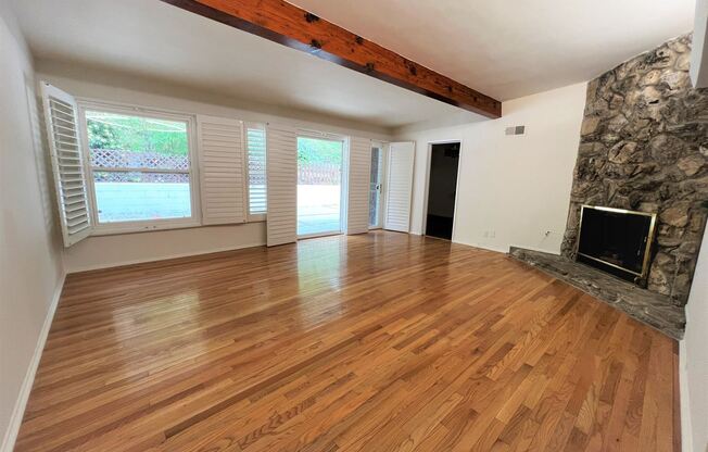 Gorgeous 3 Bedroom 1.5 Bath Home located in the scenic Mt. Washington Hillside