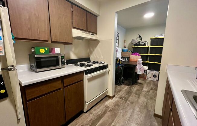 11322 W National Ave