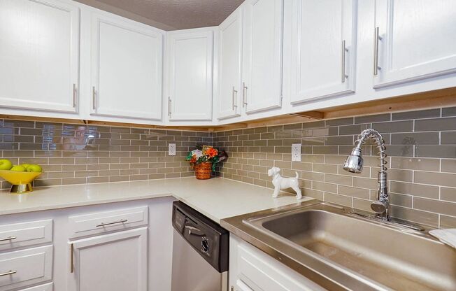 2 beds, 1.5 baths, 1,035 sqft, $1,530, Unit 7-610