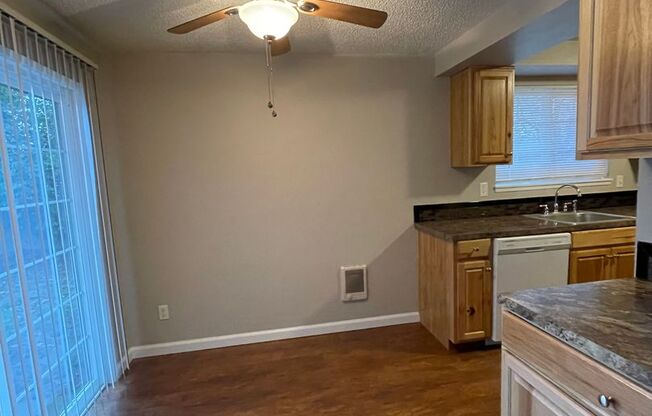 2 beds, 1 bath, 945 sqft, $1,500, Unit 114