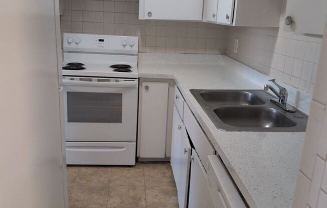 2 beds, 2 baths, 1,200 sqft, $1,350, Unit 70