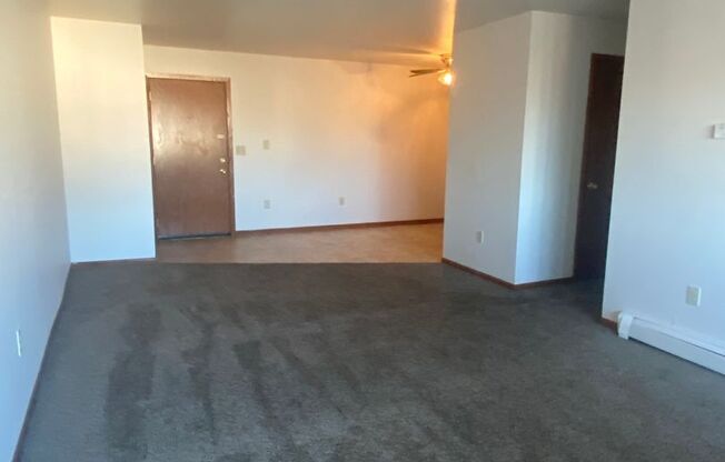 2 beds, 1 bath, 951 sqft, $1,299, Unit 5166 C07