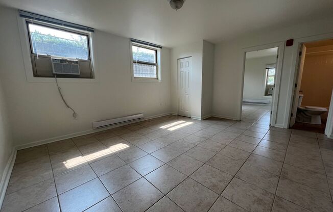 1 bed, 1 bath, 580 sqft, $1,399, Unit 5703 Hobart St. #B1