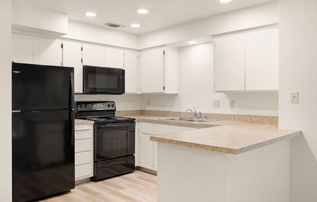 2 beds, 1 bath, 825 sqft, $1,595, Unit 048