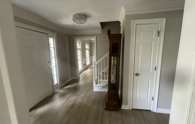 144 LAKESIDE DR NW