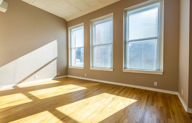 Studio, 1 bath, $899, Unit 3819 Jones St #206