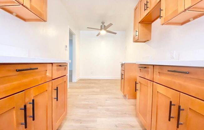 1215 S Fairfax