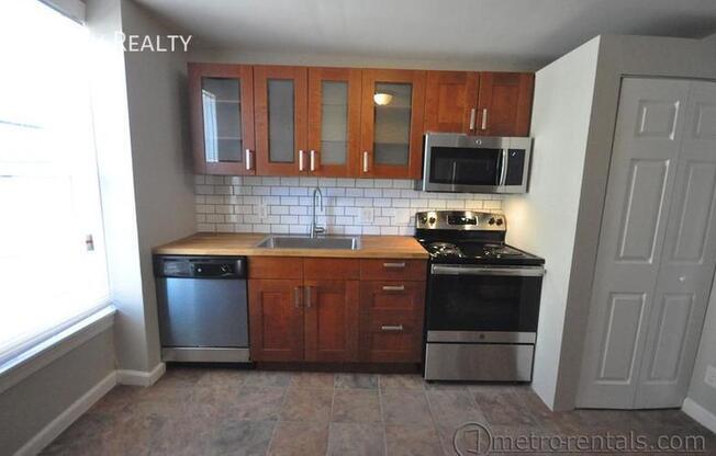 452 W 3 AVE