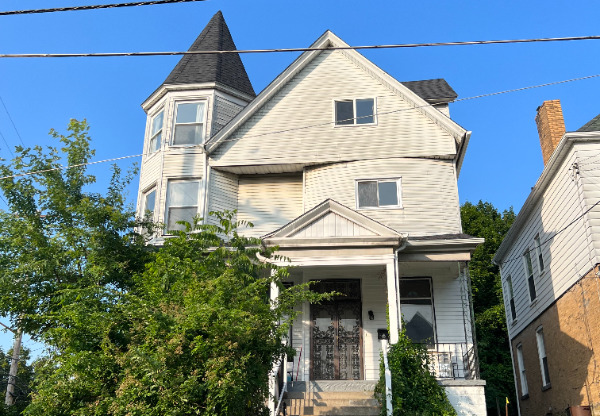 627 COLLEGE ST