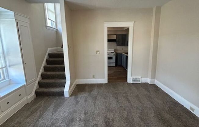 3 beds, 1 bath, 1,050 sqft, $1,025, Unit 3153 - Right